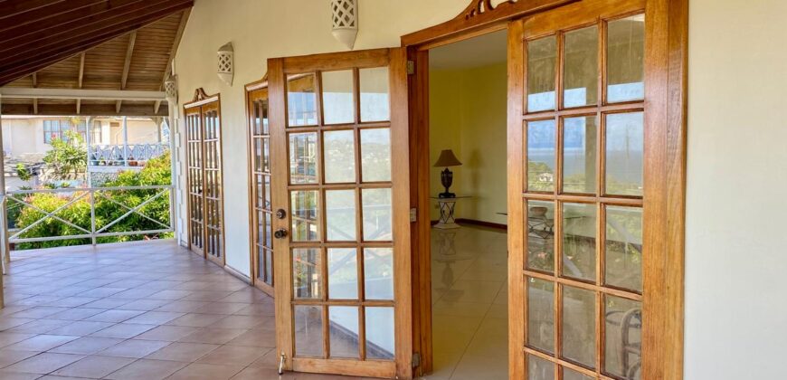 Burleigh Heights Home