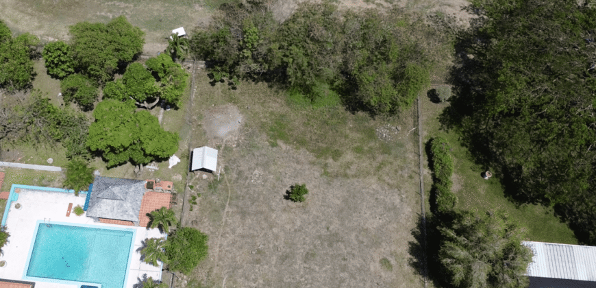 Land on the quiet Sunningdale Lane